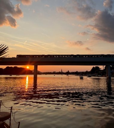 Bild zeigt Alte Donau bei Sonnenuntergang