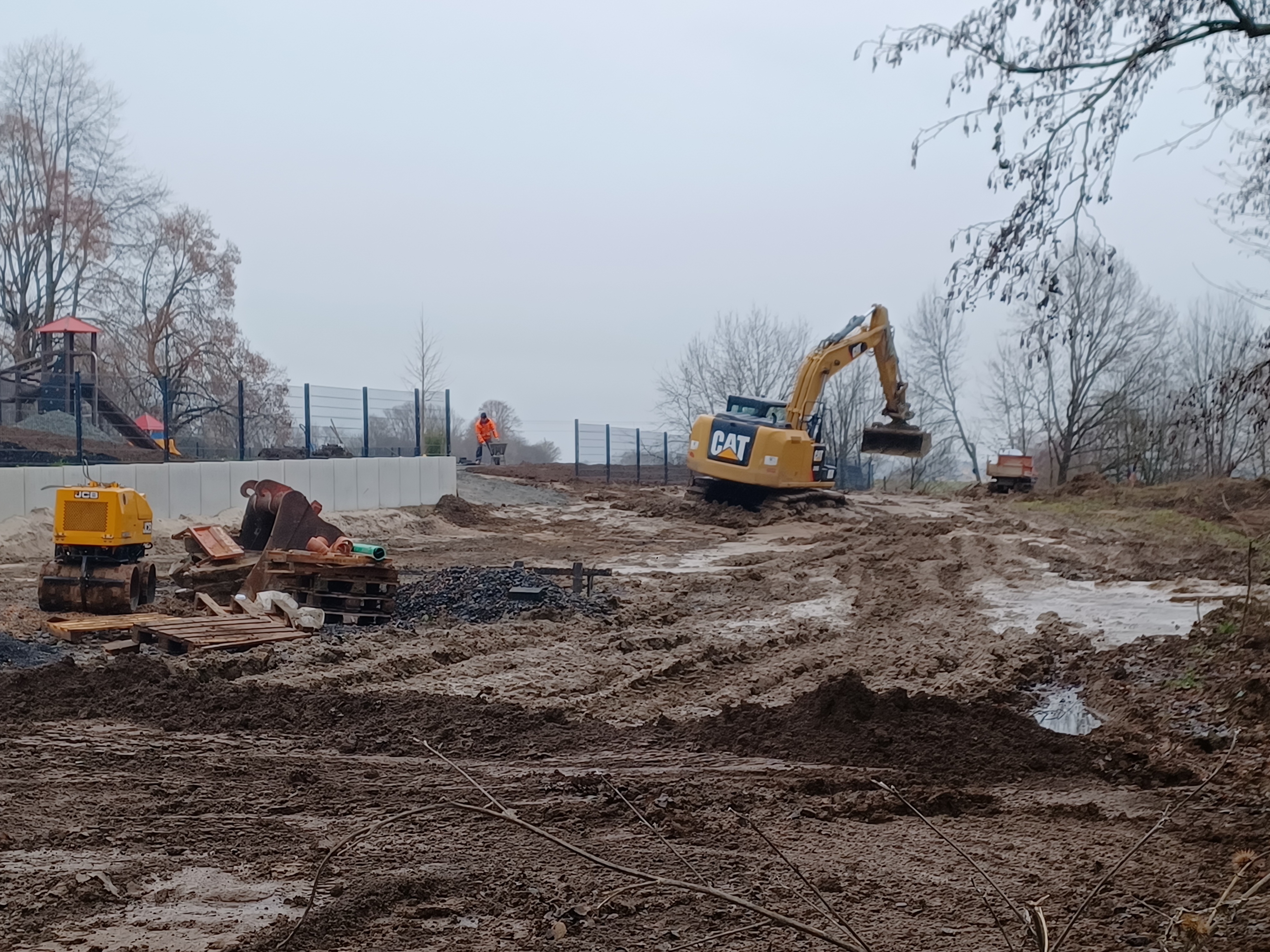 Bild zeigt Baggerarbeiten auf Grundstück in Horressen für ein neues Feuerwehrgerätehaus