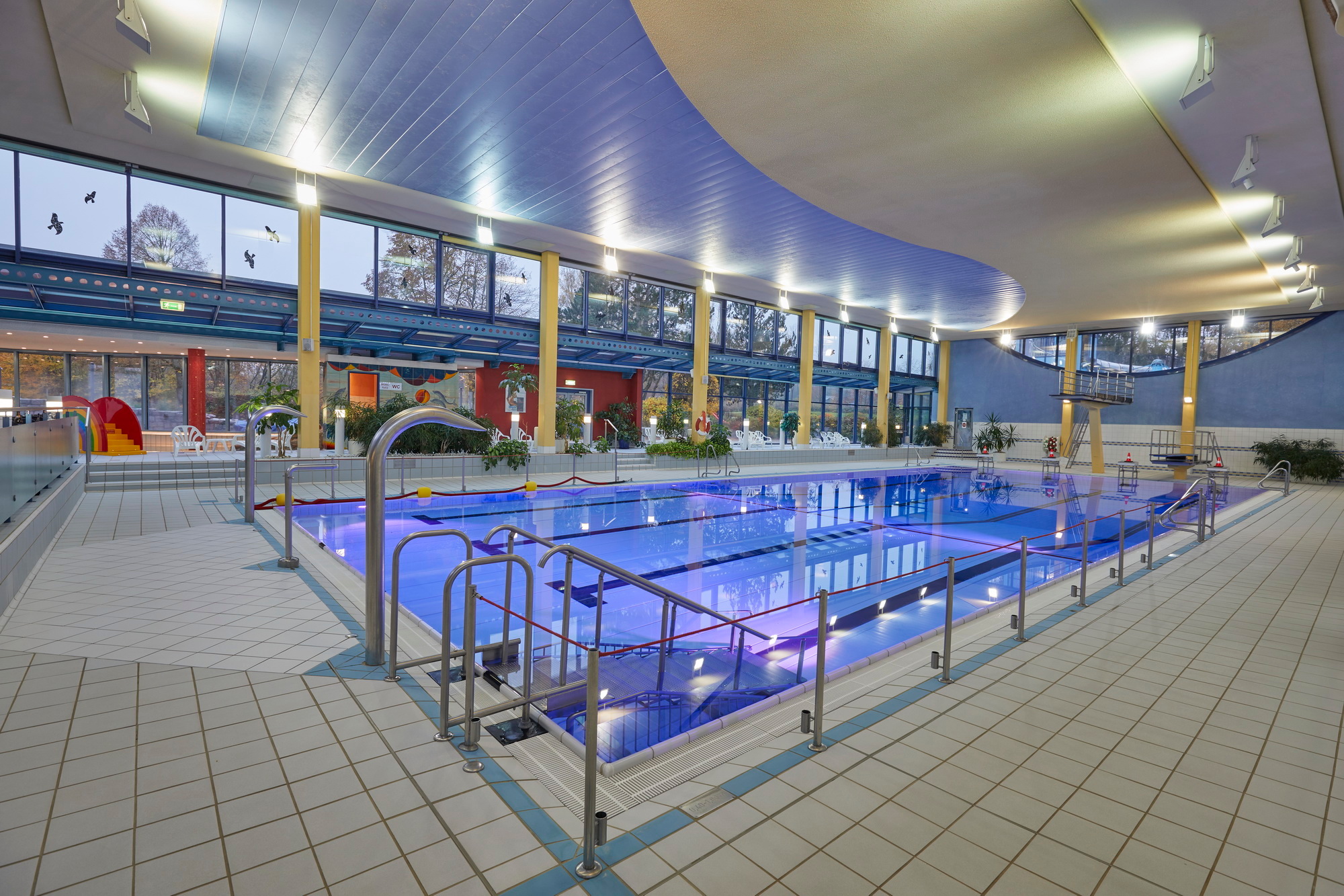 Die Schwimmhalle des Mons-Tabor-Bads