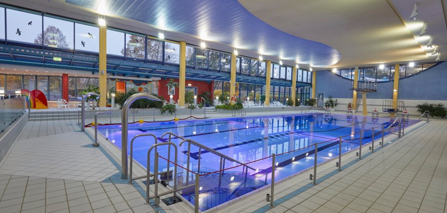 Die Schwimmhalle des Mons-Tabor-Bads