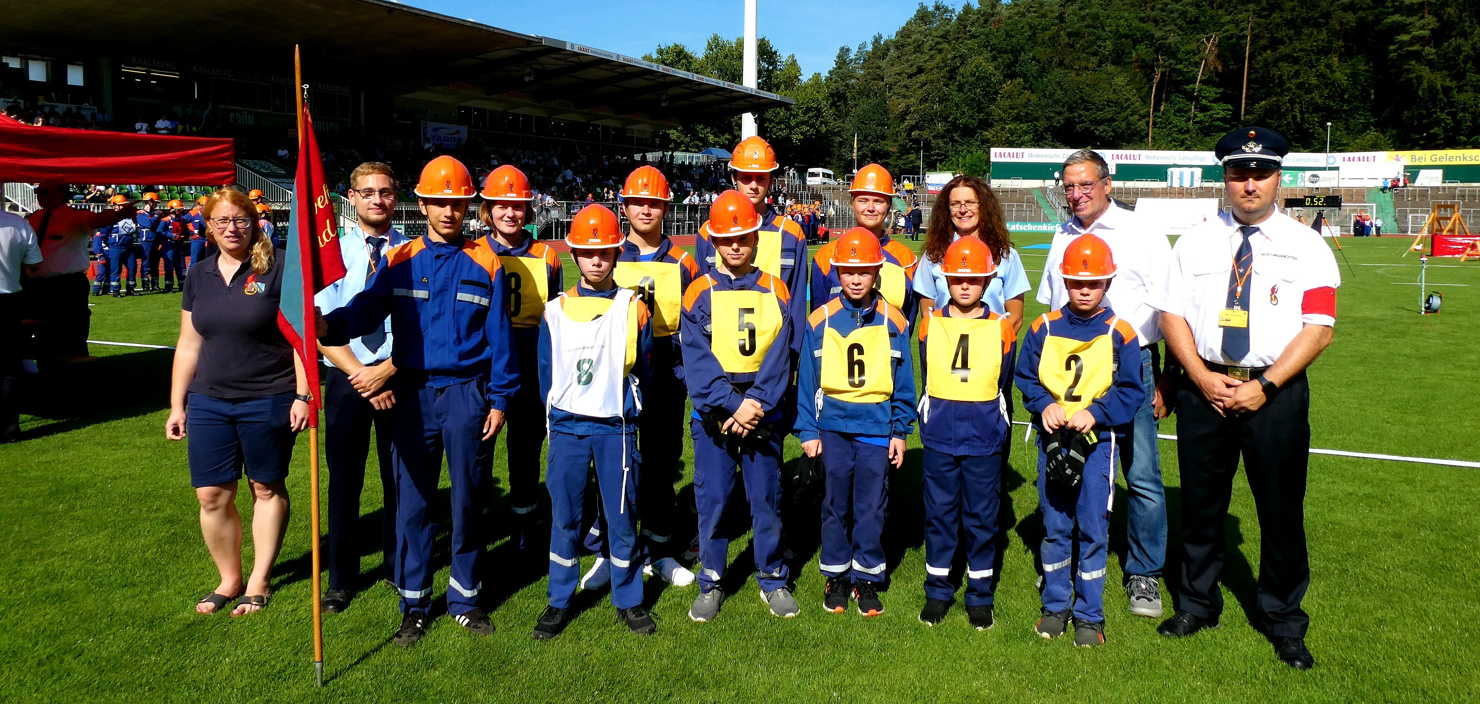 Gruppe von Jugendlichen der Jugendfeuerwehr Heilberscheid.
