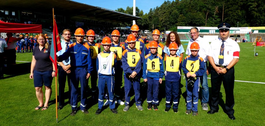 Gruppe von Jugendlichen der Jugendfeuerwehr Heilberscheid.