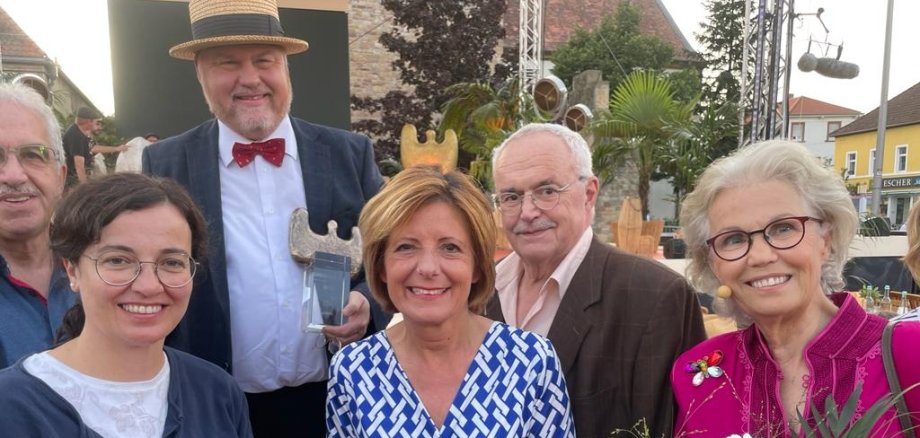 Gruppenfoto mit Jens Schawaller, Gabriela Fürstin zu Sayn-Wittgenstein-Sayn, Ministerpräsidentin Malu Dreyer sowie Ernst Elenz, Ulli Marx und Nathalie Martens von den Sportfreunden Montabaur.