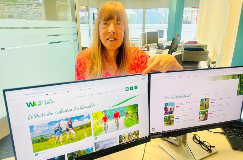 Karin Maas präsentiert die neue Website vom südlichen Westerwald.