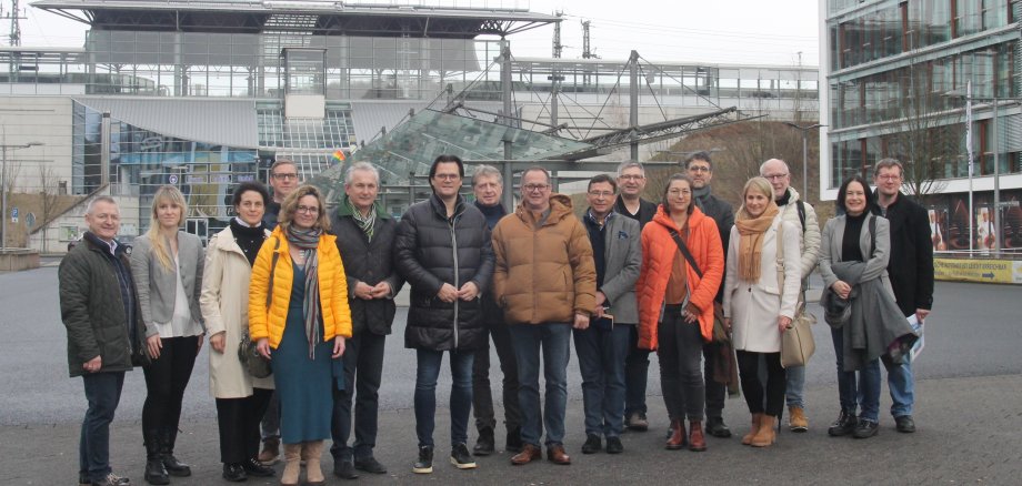 Die Gäste aus Österreich beim Besuch im Montabaurer ICE-Park.