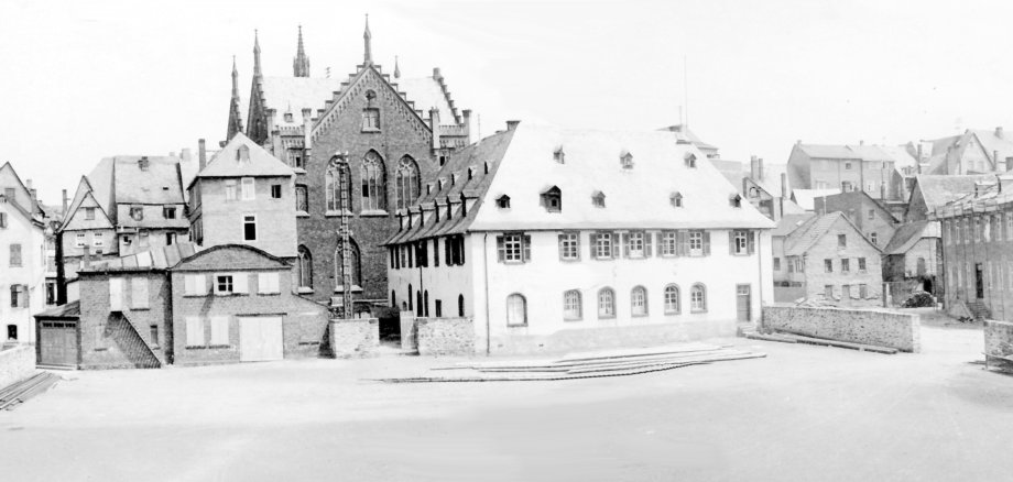 Das ehemalige Franziskaner Kloster am Juxplatz, dem heutigen Konrad-Adenauer-Platz.