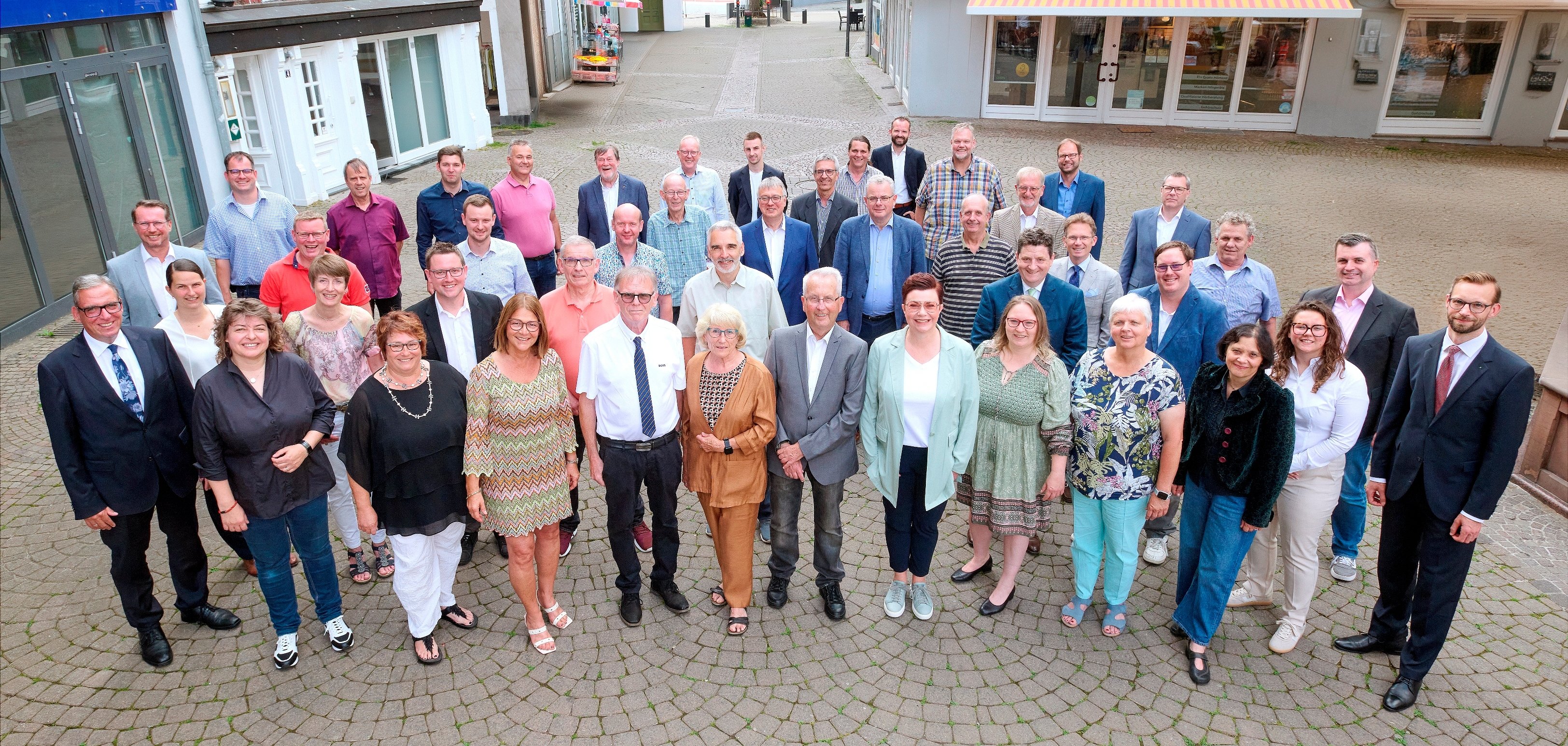 Der neue Verbandsgemeinderat auf dem Großen Markt in Montabaur