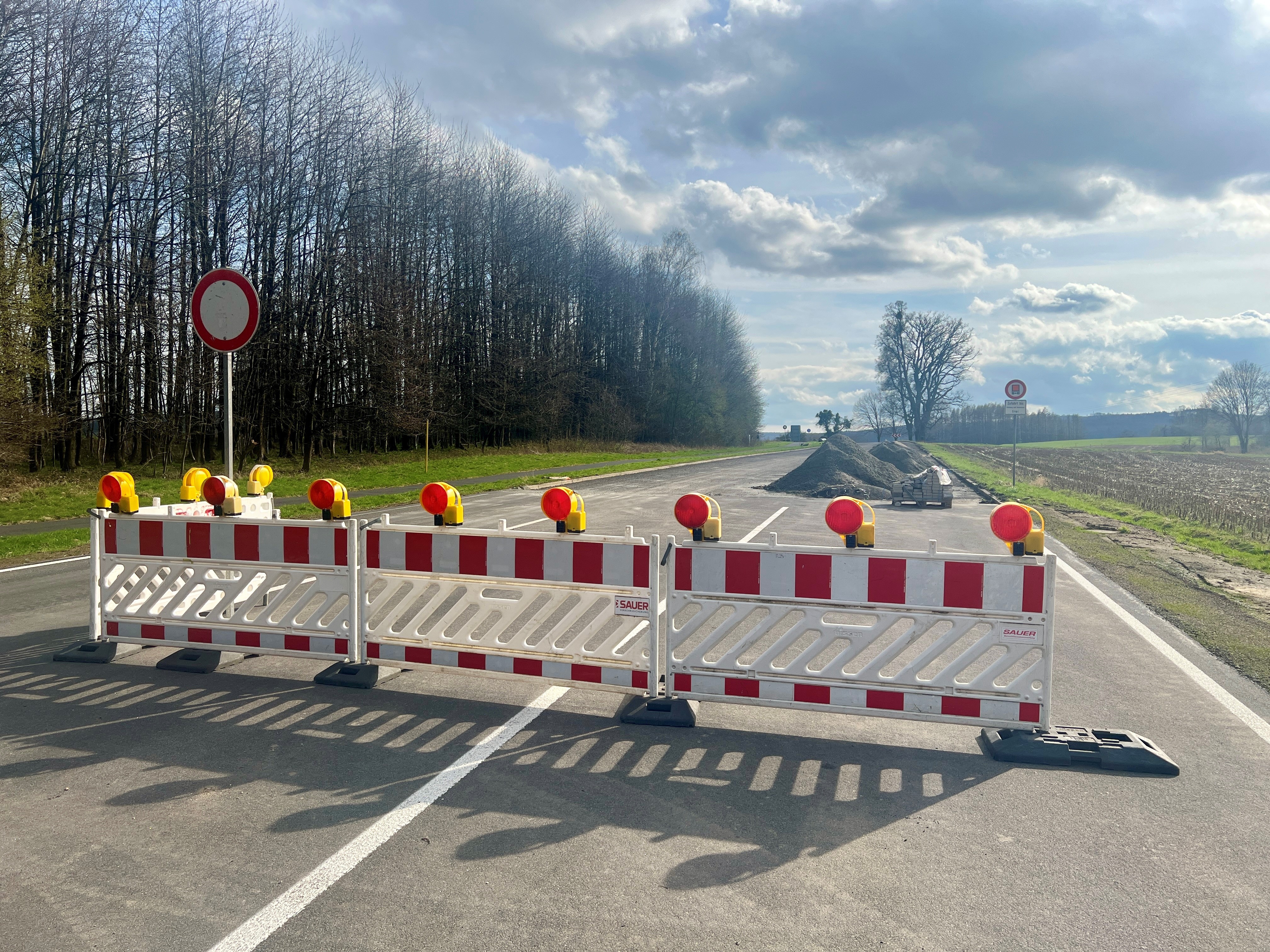 Die Straßensperrung an der K168 von Montabaur Richtung Niederelbert.