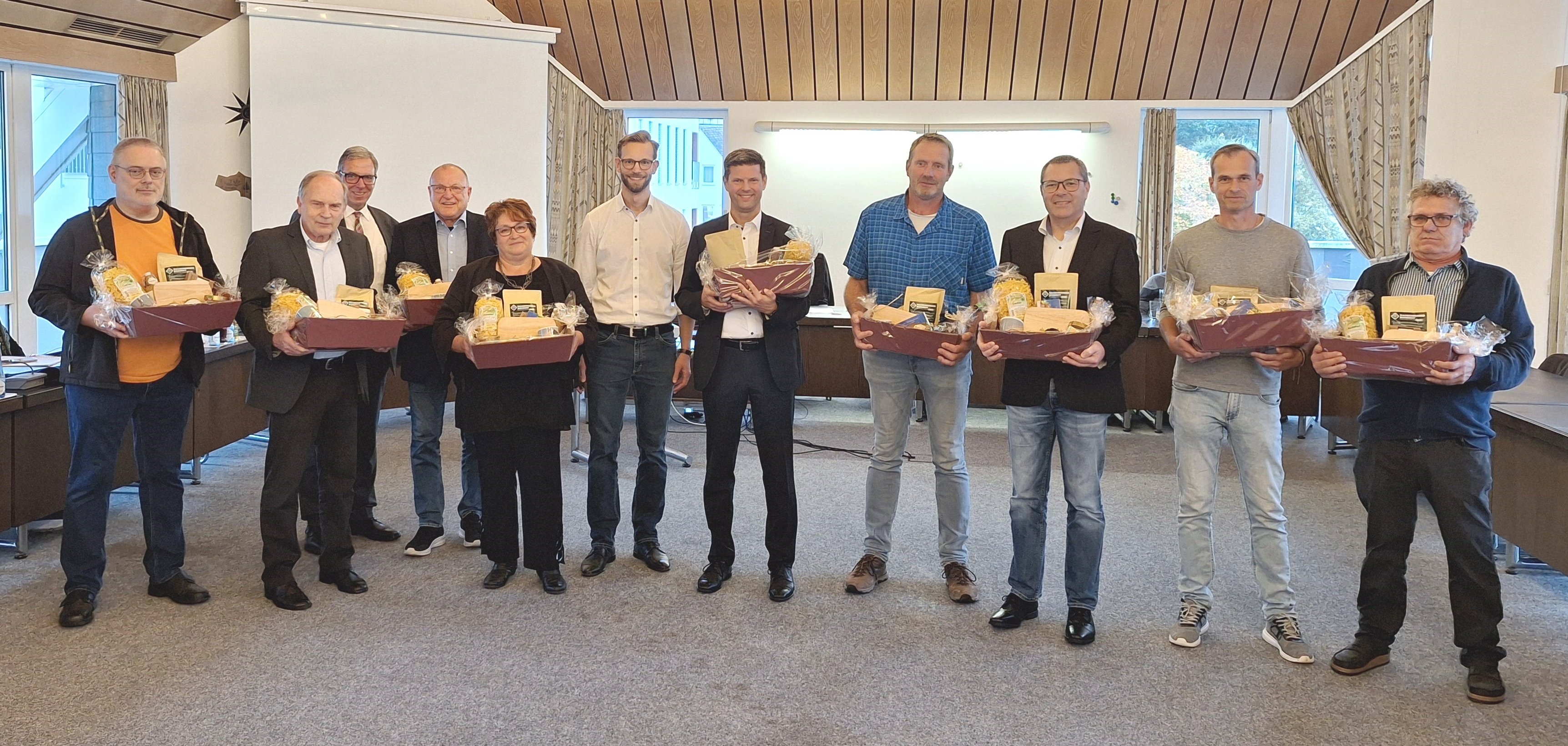 Gruppenbild der ehemaligen Ortsbürgermeister, die verabschiedet wurden.