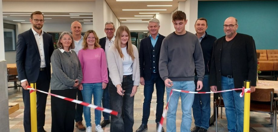 Durchschneiden des Flatterbandes Durchschneiden des Flatterbandes