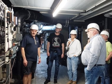 Die Besucher bekommen einen Einblick in die komplexe Technik des Bads.