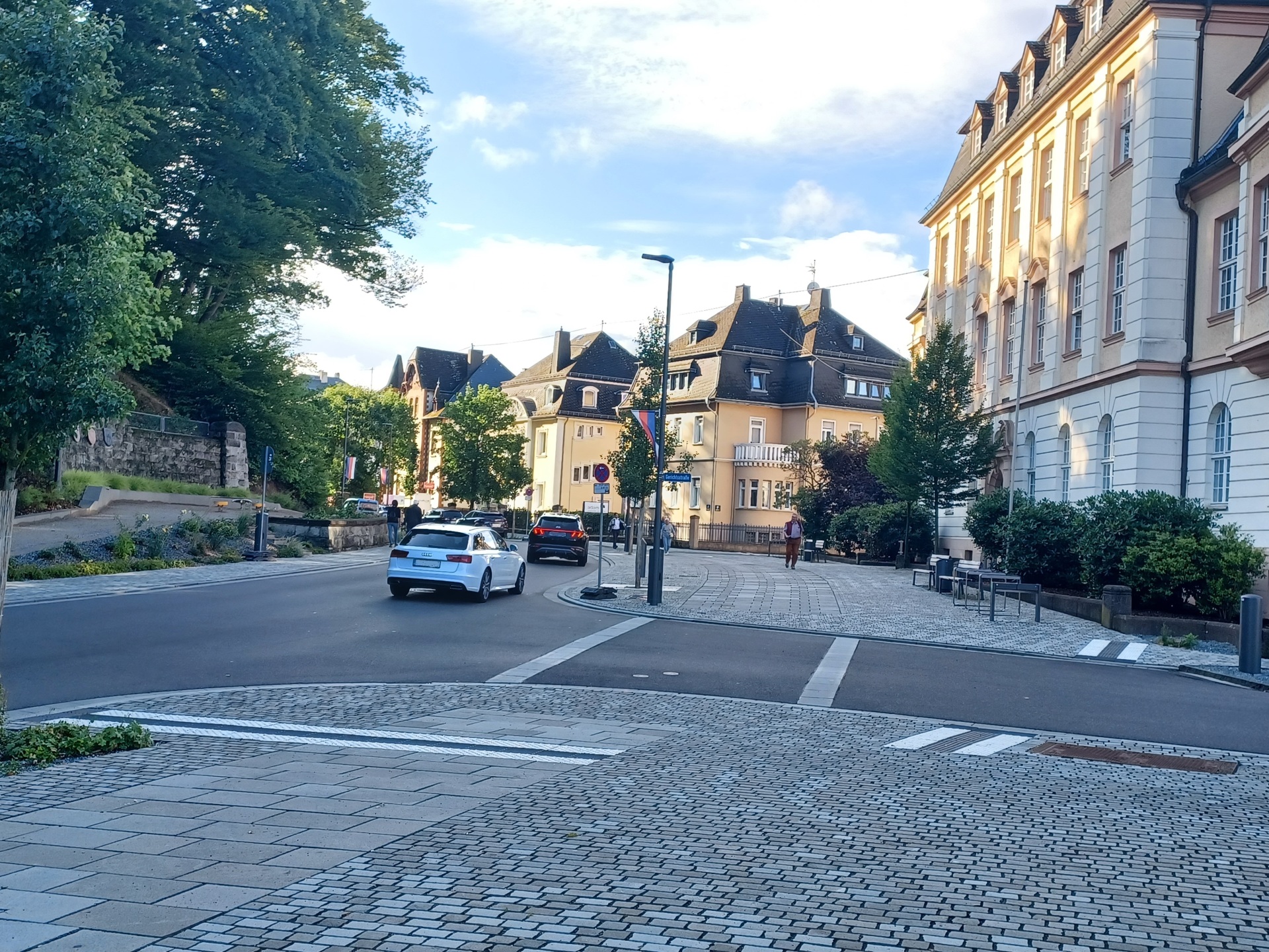 Êin Blick in die neu gestaltete Bahnhofstraße.