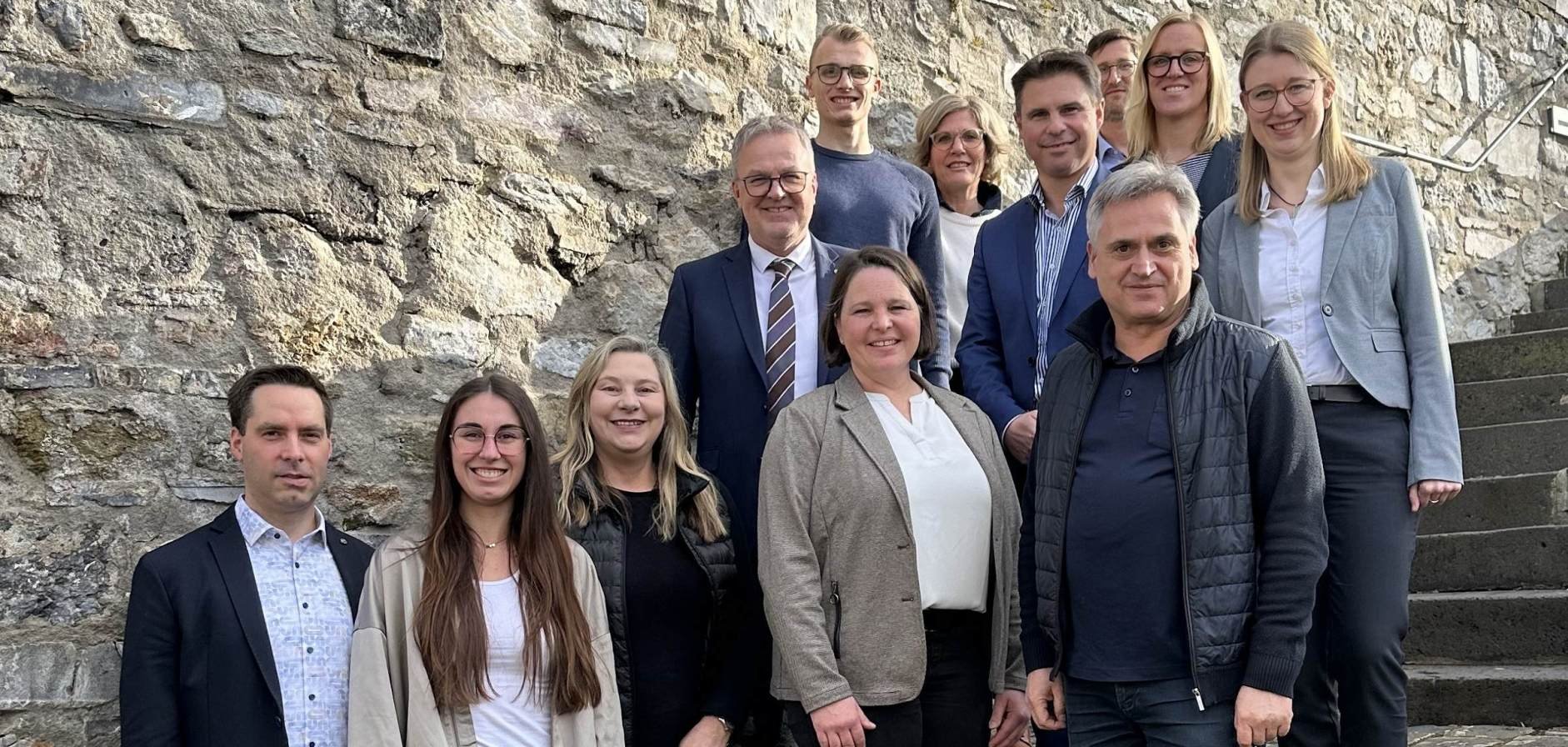 Vertreterinnen und Vertreter der vier kooperierenden Verbandsgemeinden beim Kick-Off-Workshop im Diezer Grafenschloss.