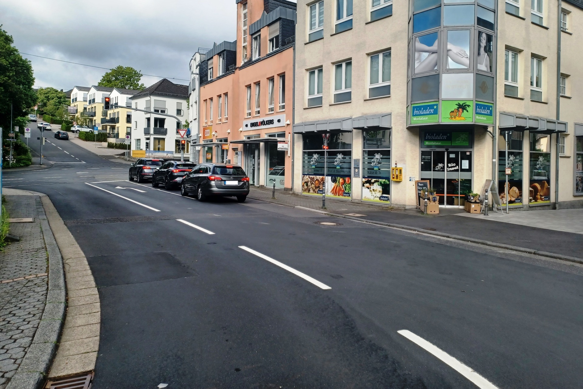 Im Steinweg in Montabaur wird die Wasserleitung erneuert. Ab 8. Juni ist dieser Straßenabschnitt halbseitig für den Fahrzeugverkehr gesperrt.