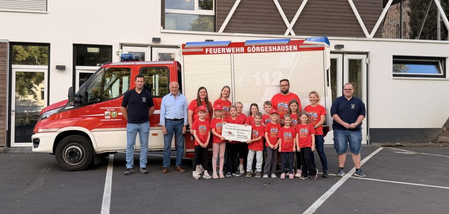Spendenübergabe Der FW Görgershausen wird der Spendencheck übergeben.