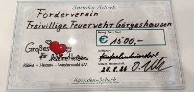 Spendencheck Der Spendencheck aus dem Erlös der Gründungsfeier der Bambinifeuerwehr.