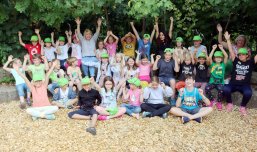 Gruppenbild von Kindern/Jugendlichen in der Ferienbetreuung