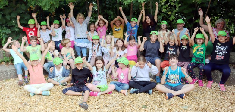 Gruppenbild von Kindern/Jugendlichen in der Ferienbetreuung