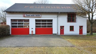 Das Bild zeigt das Feuerwehrgerätehaus Holler