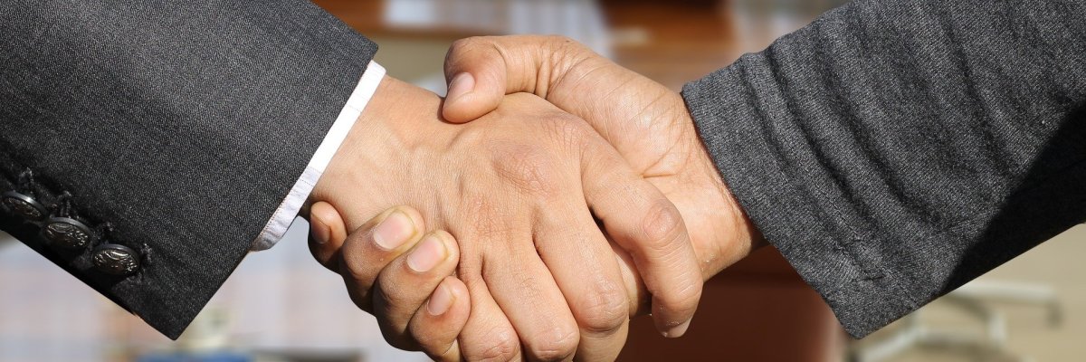 Versönhliches Händeschütteln