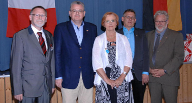 Gruppenbild der Verantwortlichen bei den Feierlichkeiten zum 40-jährigen Bestehen der Partnerschaft.