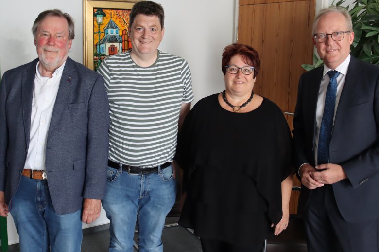 Die weiteren Beigeordneten: (v.l.) Udo Schöfer (Eitelborn), Margarete Flosdorf (Holler), Werner Reusch (Nentershausen) und Oliver Leuker (Hübingen)