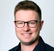 Das Foto zeigt Fabian Kirmse, Ortsbürgermeister der Ortsgemeinde Kadenbach