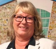 Das Bild zeigt Barbara Maria Sartor, Ortsbürgermeisterin der Ortsgemeinde Neuhäusel